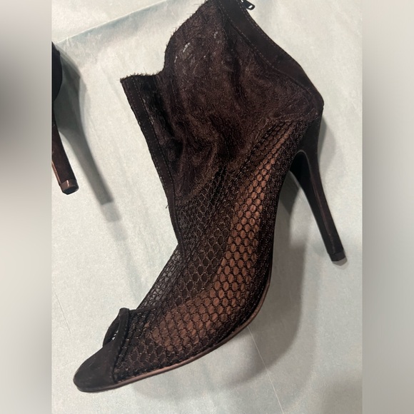 Lace heels 9.5 - Picture 3 of 7